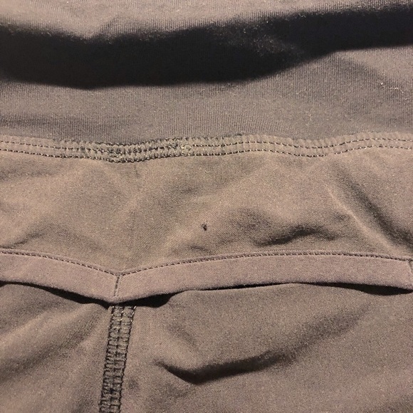 Lululemon Black Speed Up Shorts Size 8 - Picture 7 of 8